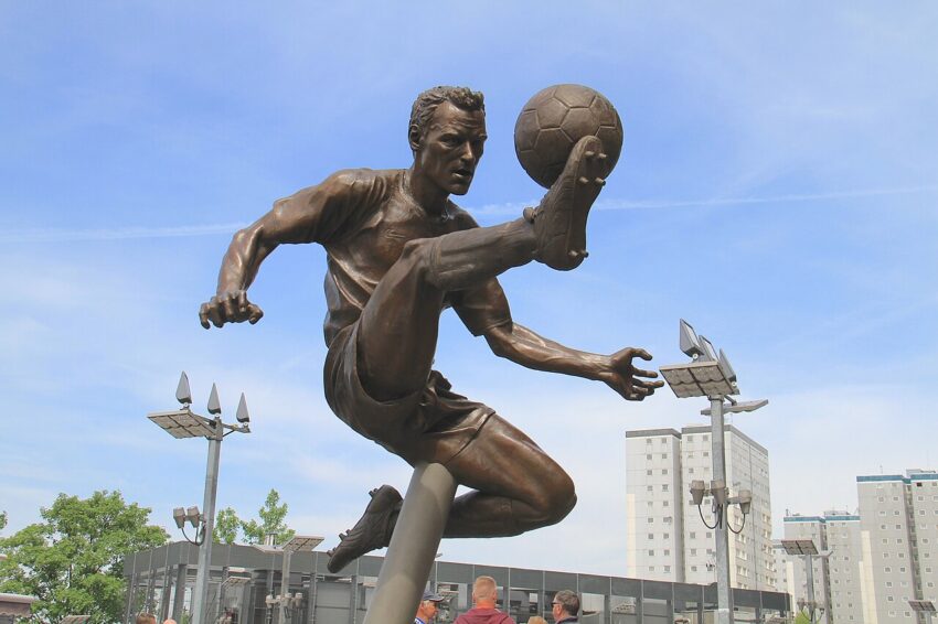 Dennis Bergkamp statue at Emirates Stadium