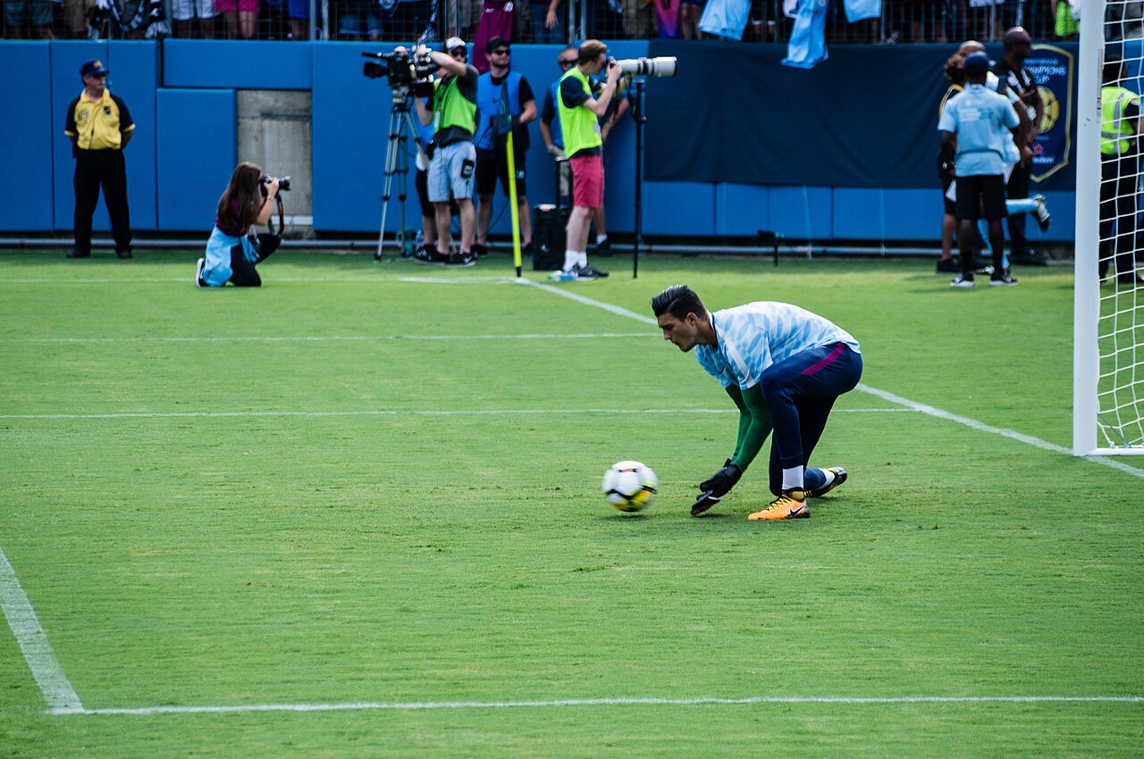 Goalkeeper Arijanet Muric (36243874430).jpg