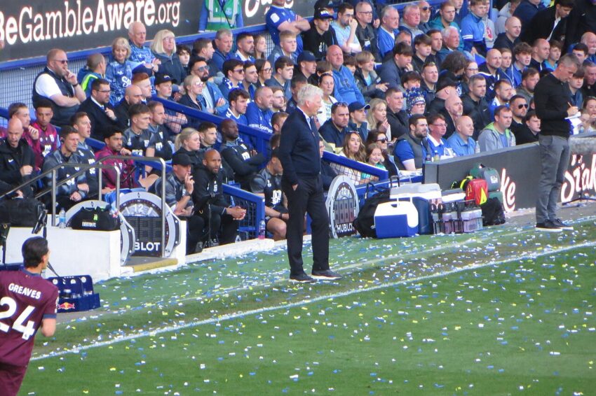 David Moyes standing by the bench for Everton