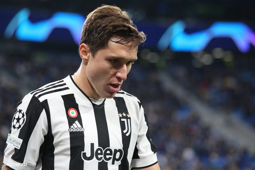 Federico Chiesa in Liverpool kit