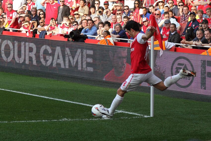 Mikel Arteta looking frustrated on the sideline