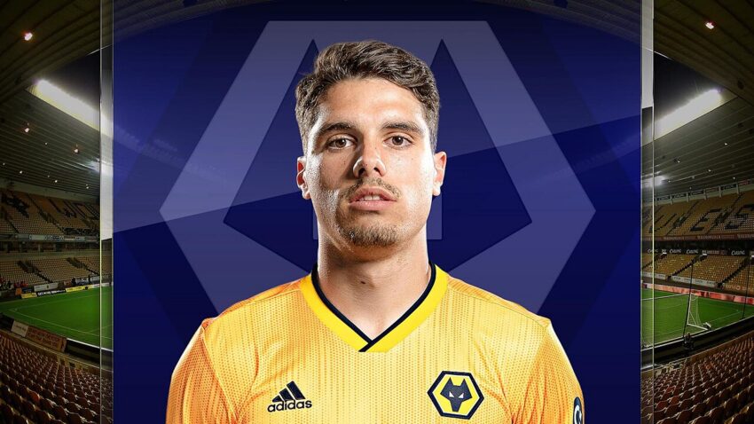 Pedro Neto in Wolves kit